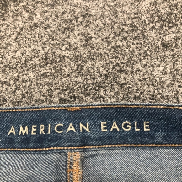 Womens American Eagle size 10 mom cuffed blue jeans. - Picture 4 of 5